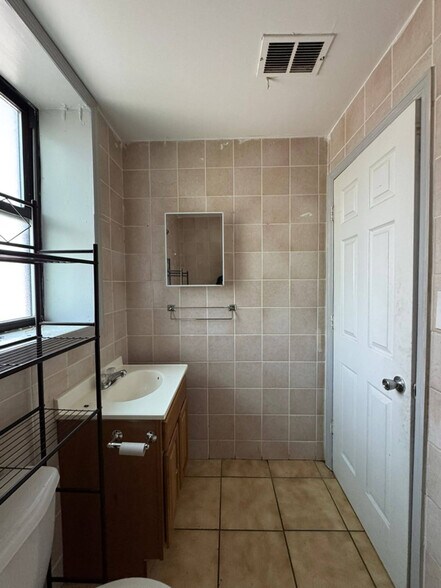 Building Photo - 47 Milford Ave