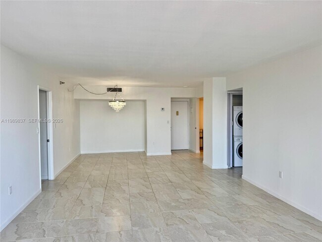 Building Photo - 20515 E Country Club Dr