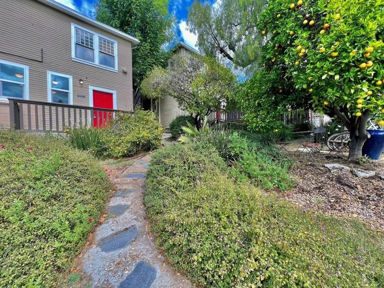 Building Photo - 1922 Preston Ave