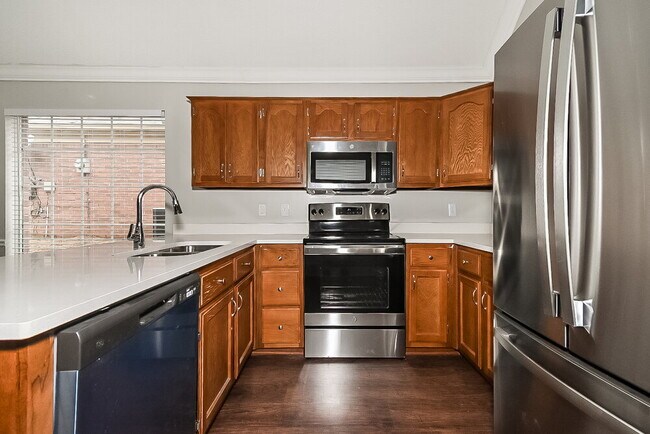 Building Photo - 9362 Garden Woods Dr