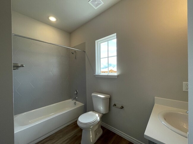 Building Photo - Townhome for rent