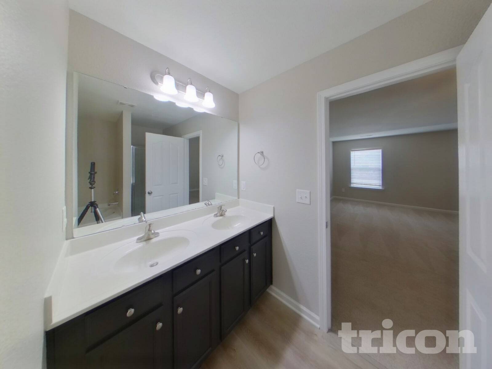 Building Photo - 905 Farnsworth Dr