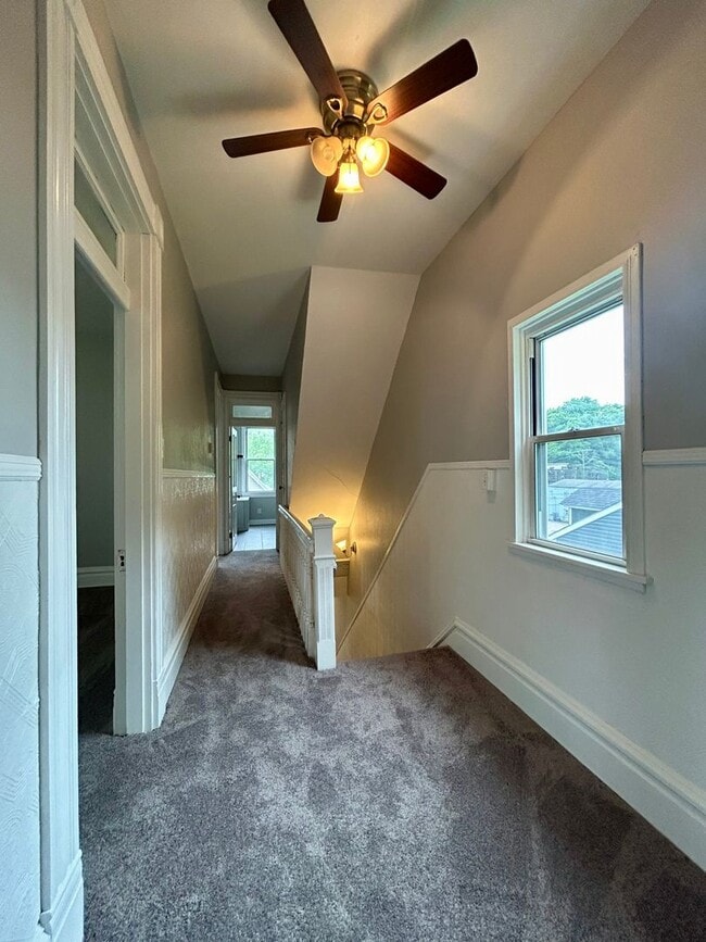Building Photo - Large 3bd/ 1.5 bath Home w/Attic Room l Sp...