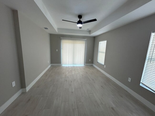 Building Photo - 1906 NW 21st Ave