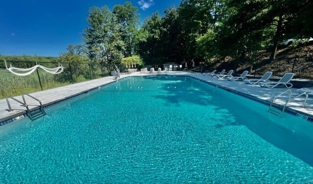 Building Photo - 11 Thayer Pond Dr