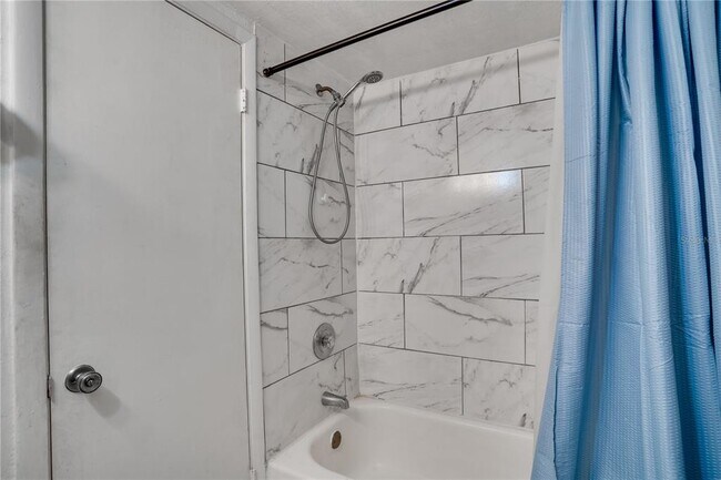 Building Photo - 6338 Newtown Cir
