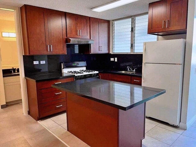 Building Photo - 1 Bedroom 1 Bathroom 1 Parking in Makiki