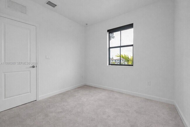 Building Photo - 11851 SW 246 Terrace