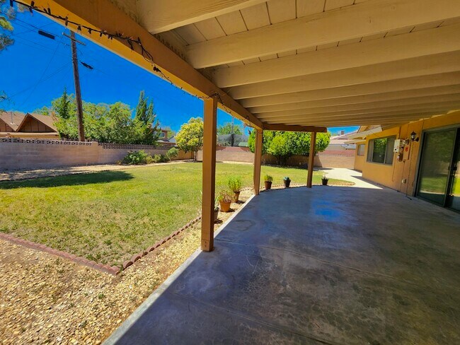 Building Photo - 43757 Albeck Ave