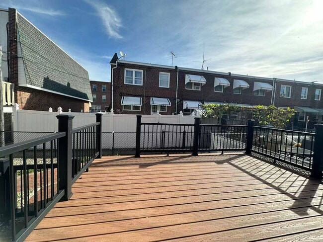 Building Photo - 3B2B House near Complex Sport Center Available NOW