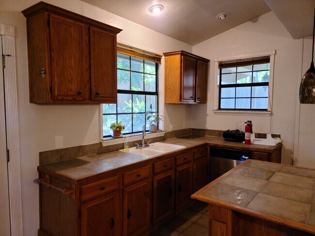 Building Photo - 3321 Thomas Kincheon St