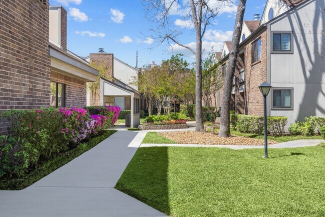 Building Photo - 1114 Augusta Dr