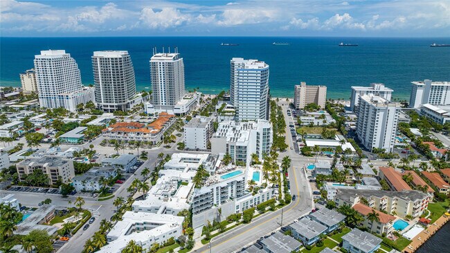 Building Photo - 401 N Birch Rd