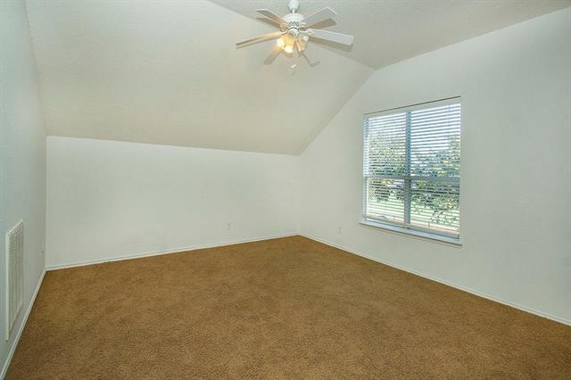 Building Photo - 406 Leameadow Dr