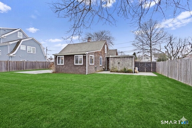 Building Photo - 21 Eunice Ave