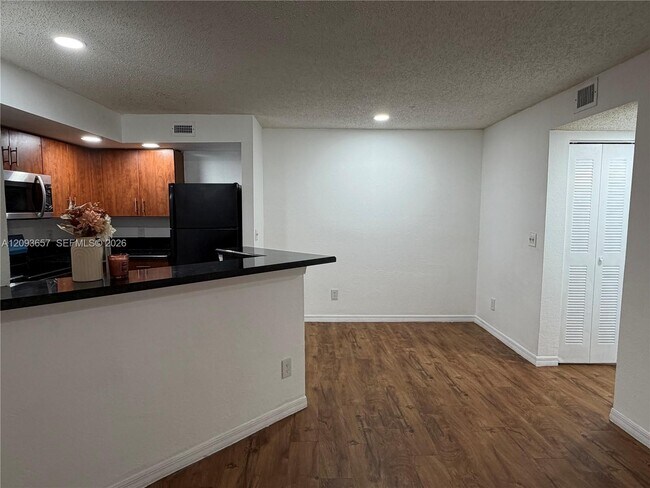 Building Photo - 565 Vista Isles Dr