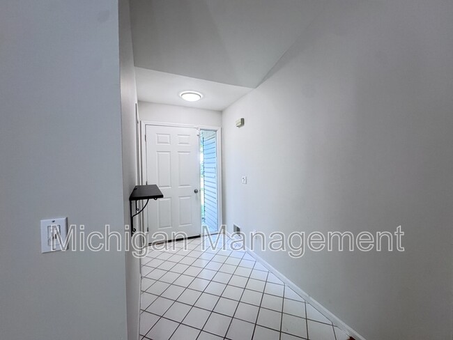Building Photo - 173 Algansee Dr