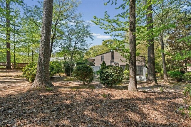 Building Photo - 2420 Castle Ln NE