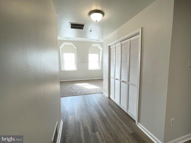 Building Photo - 1619 St Paul St