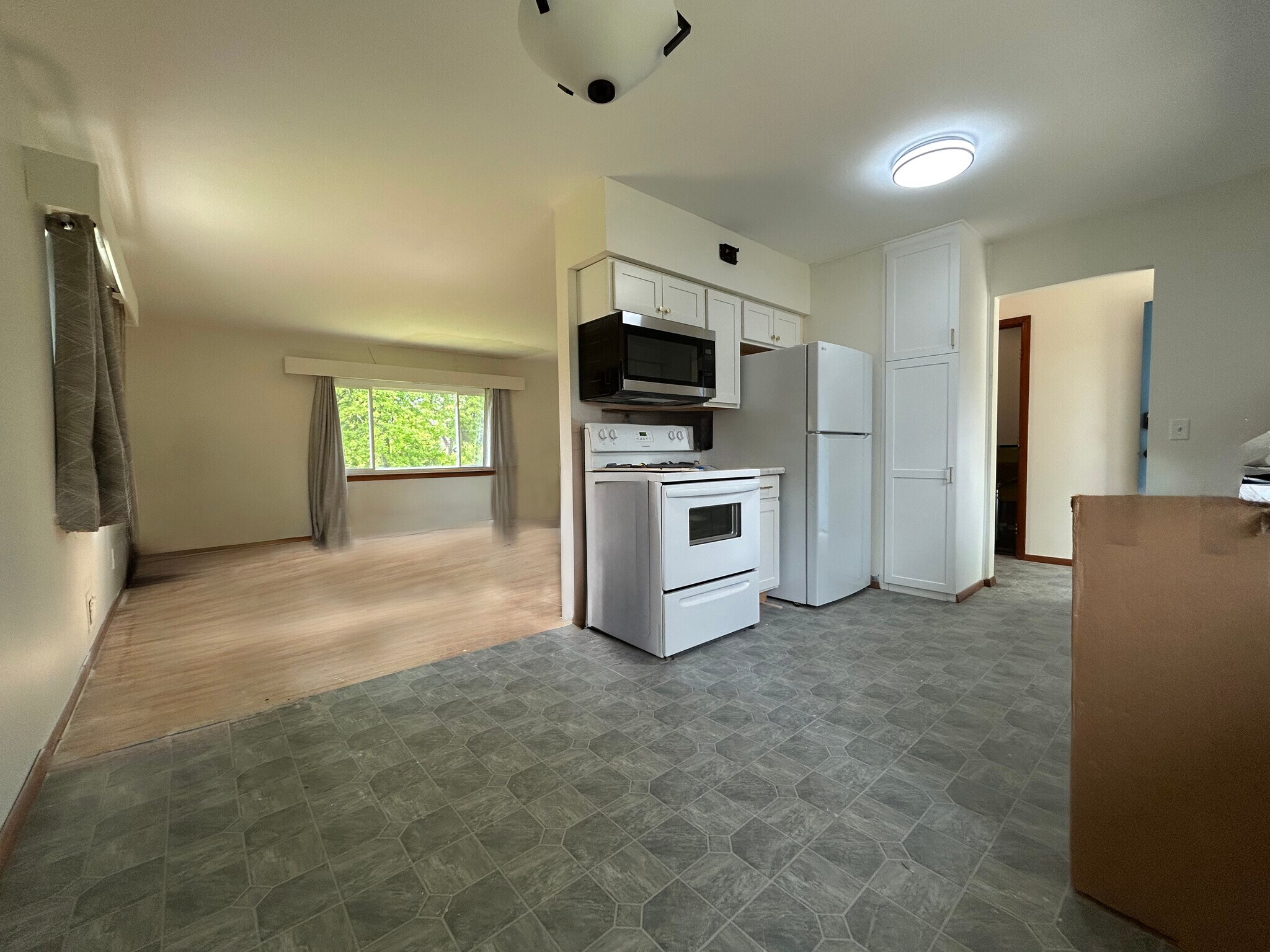 Building Photo - 5946 Calamie Dr