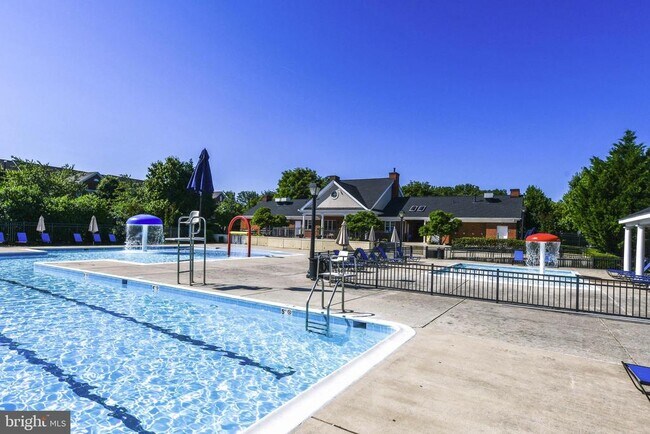 Building Photo - 13003 Belle Meade Trace