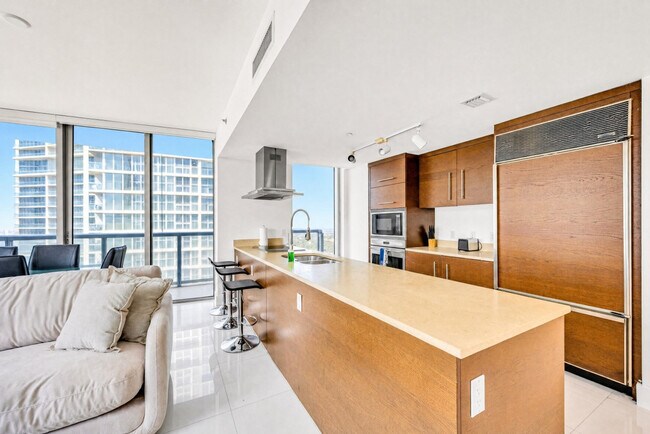 Building Photo - 485 Brickell Ave