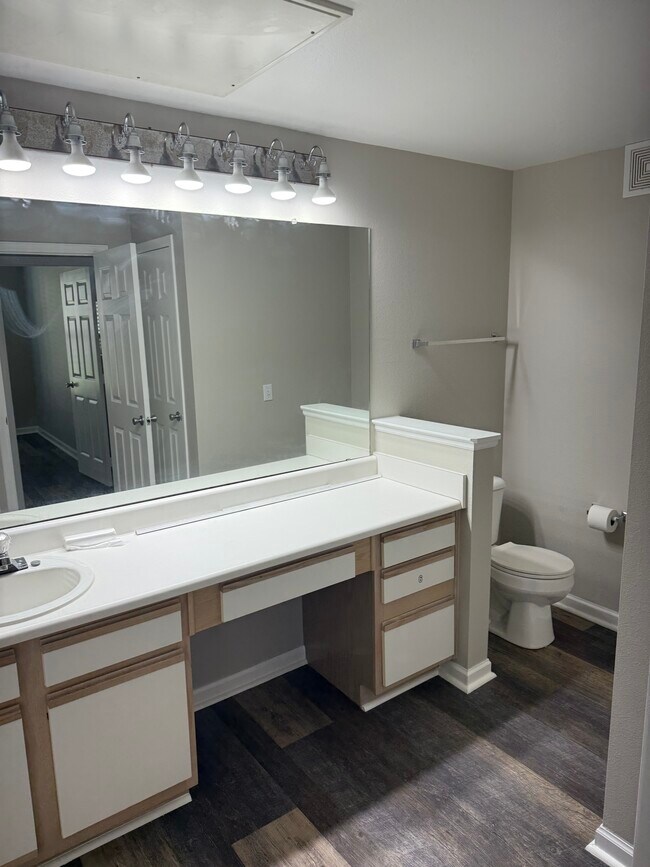 Building Photo - 7423 S Quail Cir