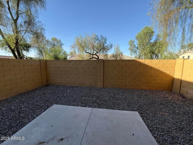 Building Photo - 2150 E Bell Rd