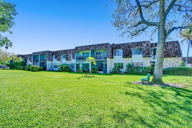 Building Photo - 3115 Oakland Shores Dr