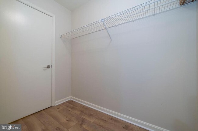 Building Photo - 3176 Summit Square Dr