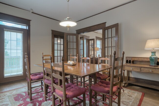 Building Photo - 207 Otey St