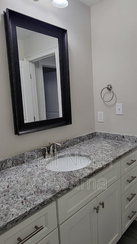 Building Photo - 130 Creekmound Dr