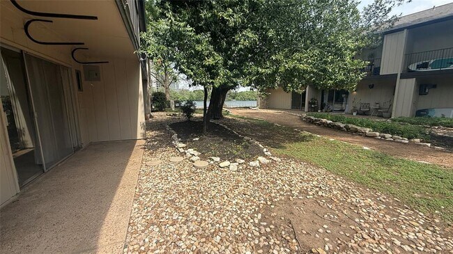 Building Photo - 500 E Riverside Dr