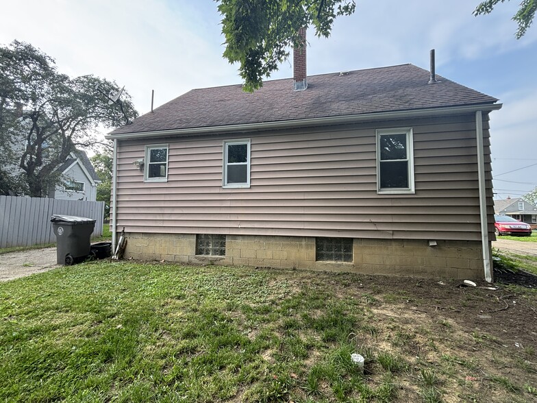 Building Photo - 715 Cambridge Ave