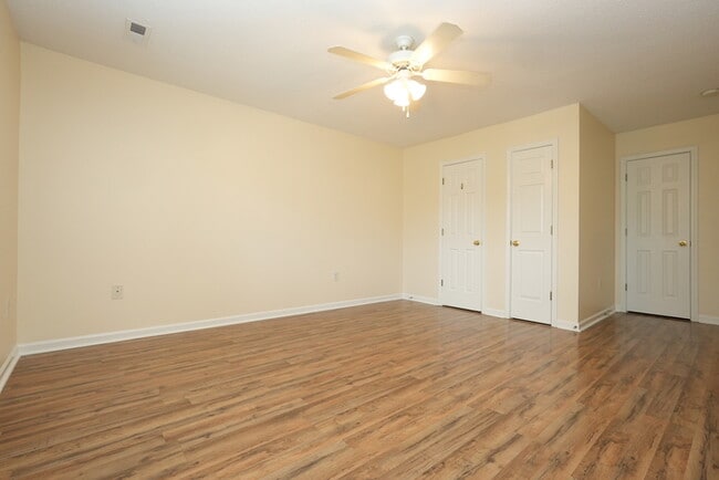 Building Photo - Charming 2-bedroom, 2.5-bath home