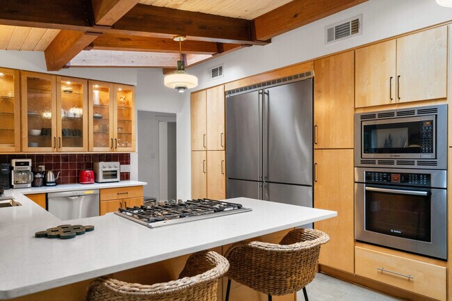 Building Photo - 2720 N Fillmore St