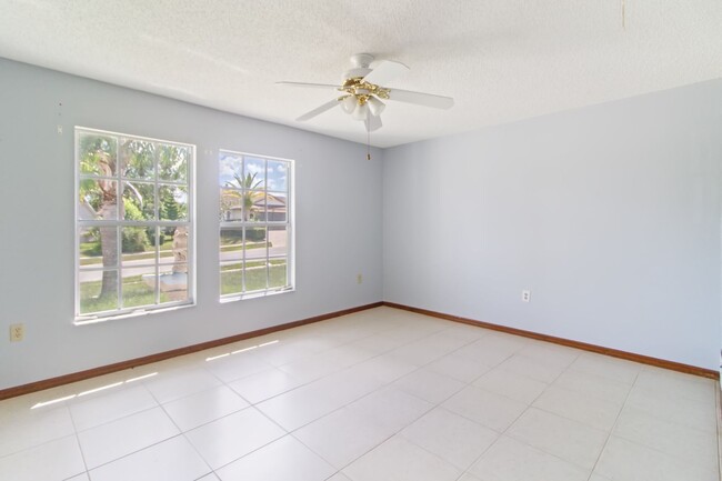 Building Photo - Hudson Pool Home for Lease