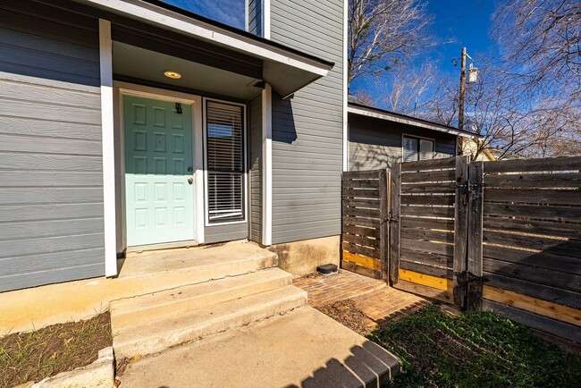 Building Photo - Charming 3-Bed Willowbend Home: Fireplace,...