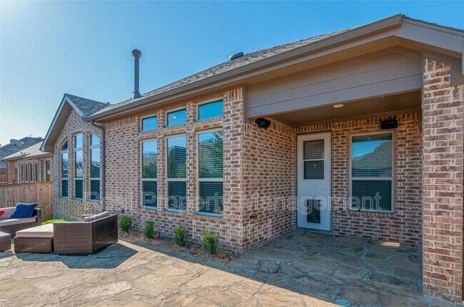 Building Photo - 2826 Exeter Dr