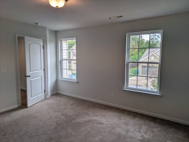 Building Photo - 2040 Perrin Ct