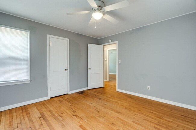 Building Photo - 5228 N Hudson Ave