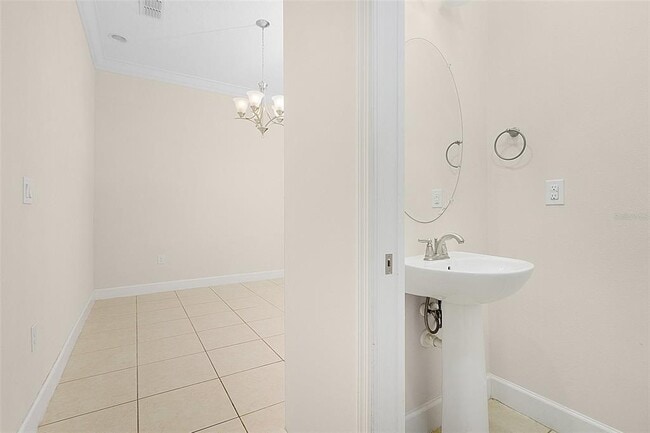 Building Photo - 13813 Benavente Ave