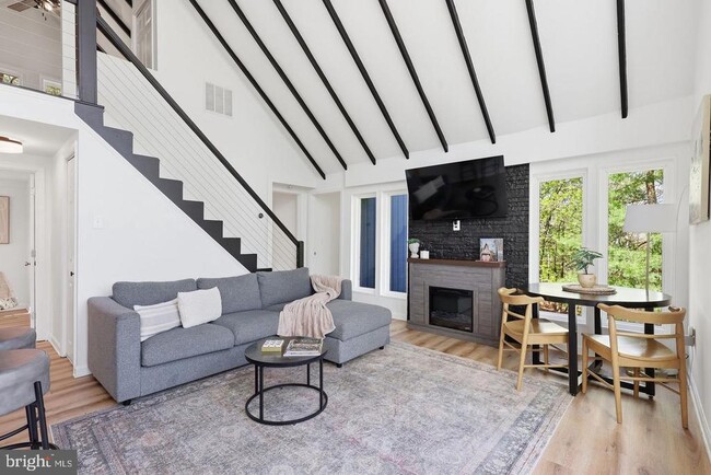 Building Photo - 241 Wildcat Dr