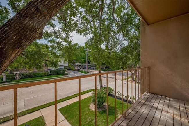 Building Photo - 1115 Augusta Dr