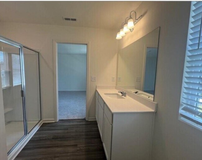 Building Photo - 114 Feeney St