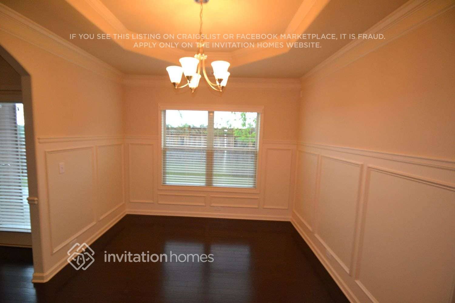 Building Photo - 3911 Lake Manor Way