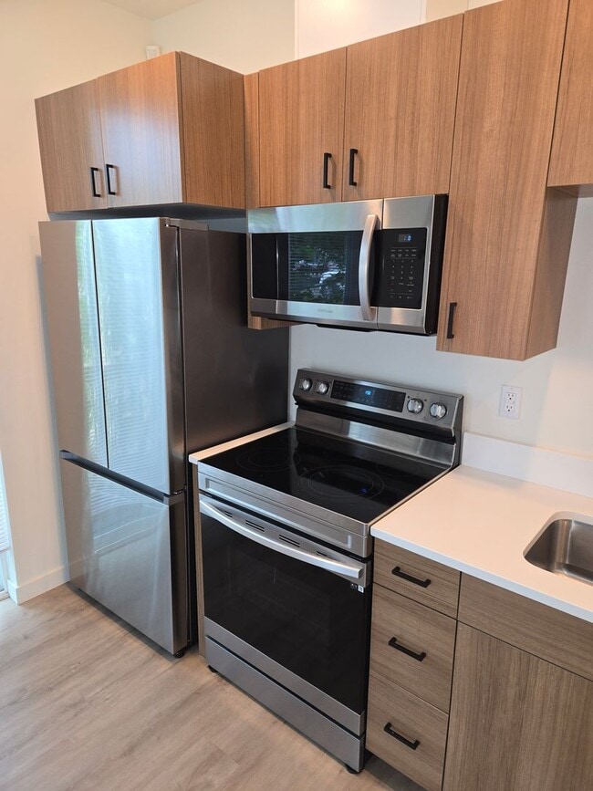 Building Photo - Sleek & Chic! 2 level 2 Bed/1.5 ba 814 Sf