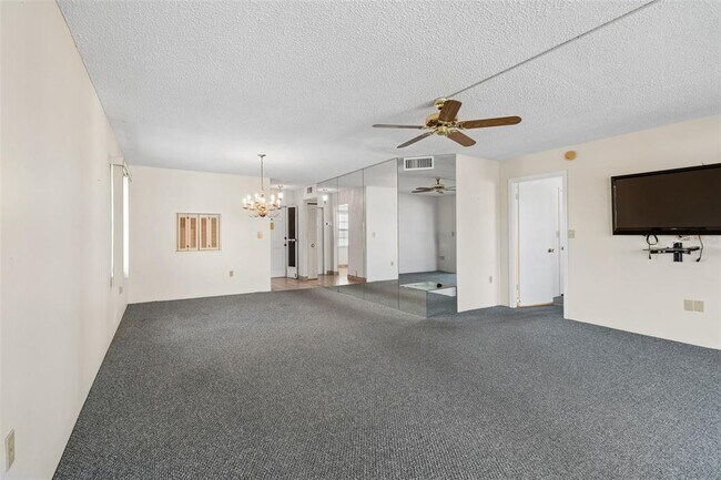 Building Photo - 6960 20th Ave N