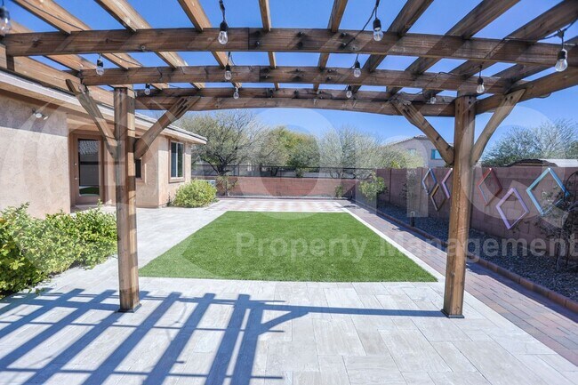 Building Photo - 1465 E Ibis St