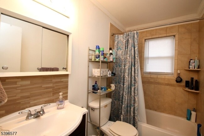 Building Photo - 527 Andria Ave